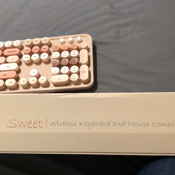 MOFII Wireless Keyboard and Mouse Combo